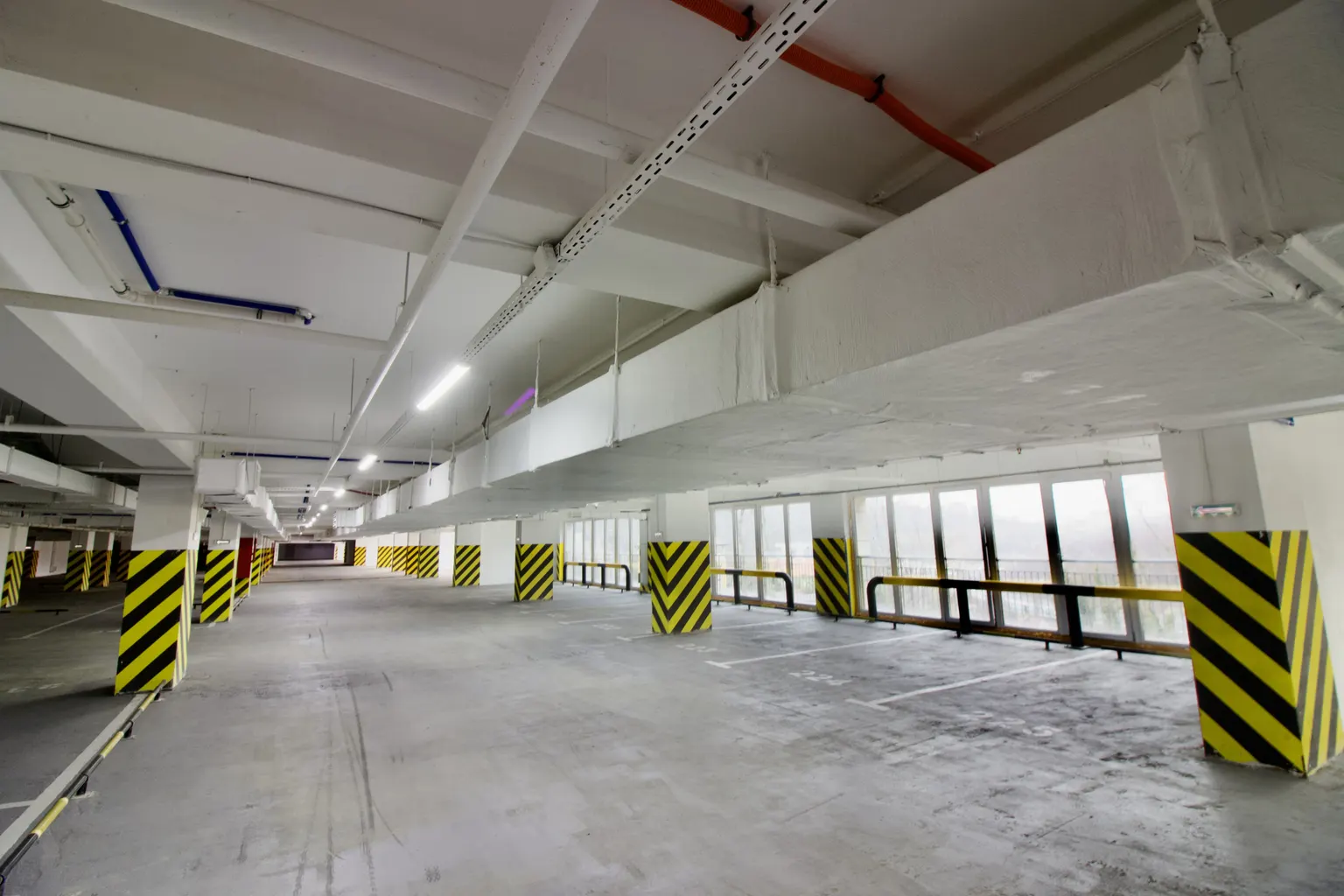 Коммерческое помещение 2 000 м² в крупном жилом кластере - фото 4