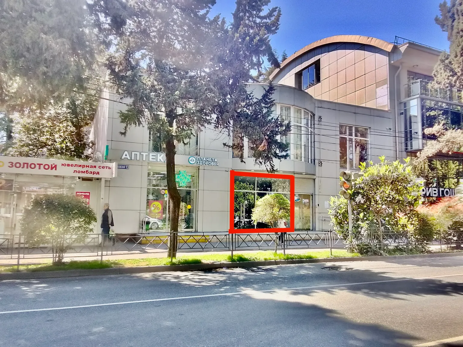 Торговое помещение 196 м² на первой линии в центре Сочи