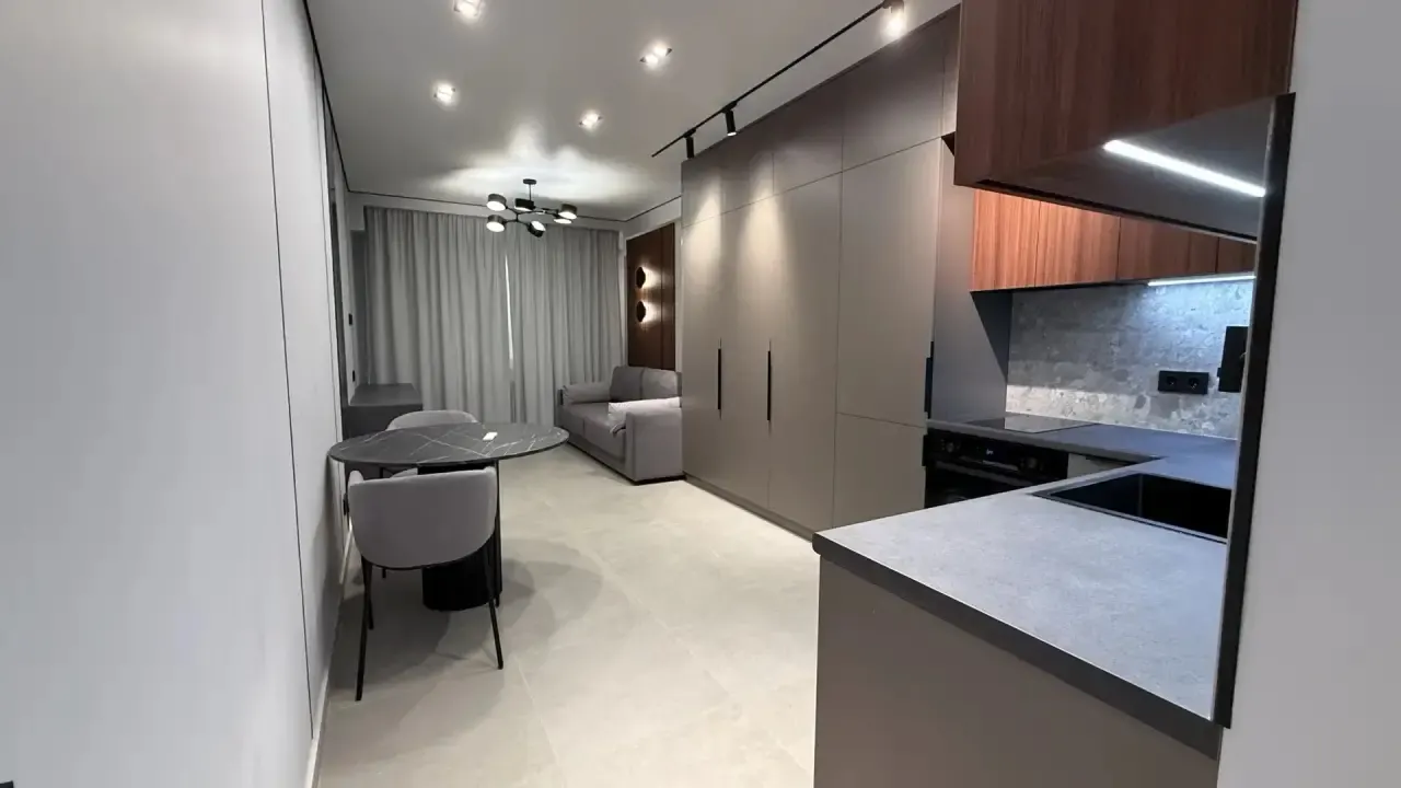 Квартира с дизайнерским ремонтом, мебелью и техникой - фото 2
