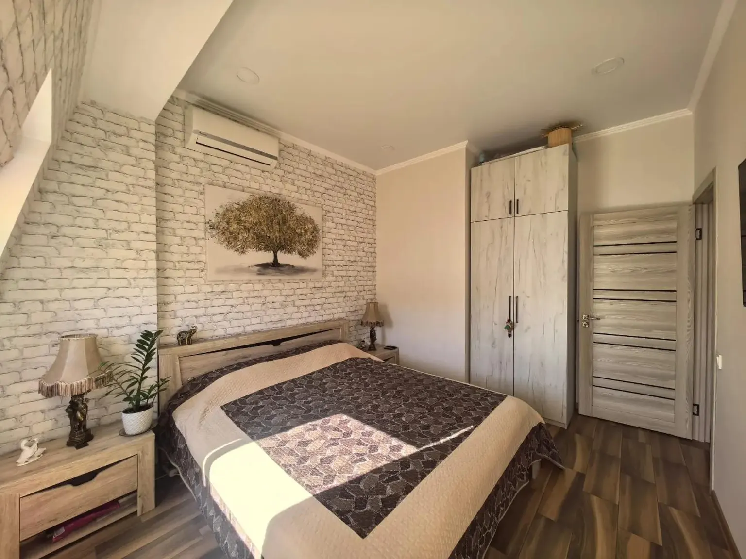 Эта квартира ломает представление о "двушке" - фото 2