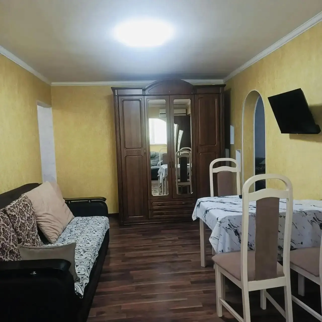 Двухкомнатная угловая квартира в центре Сочи - фото 3