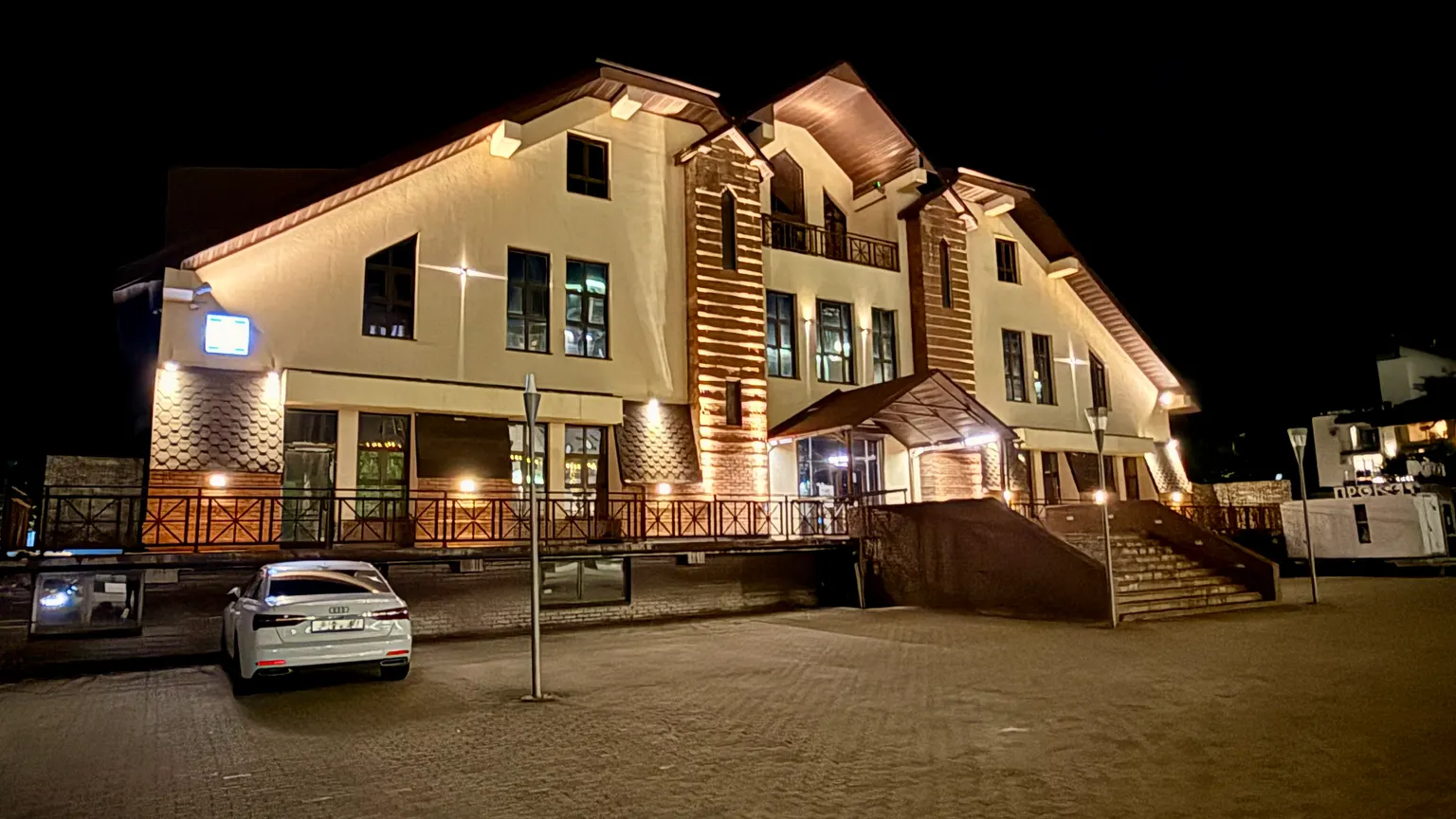 Здание 2990 м² в центре Эсто-Садка