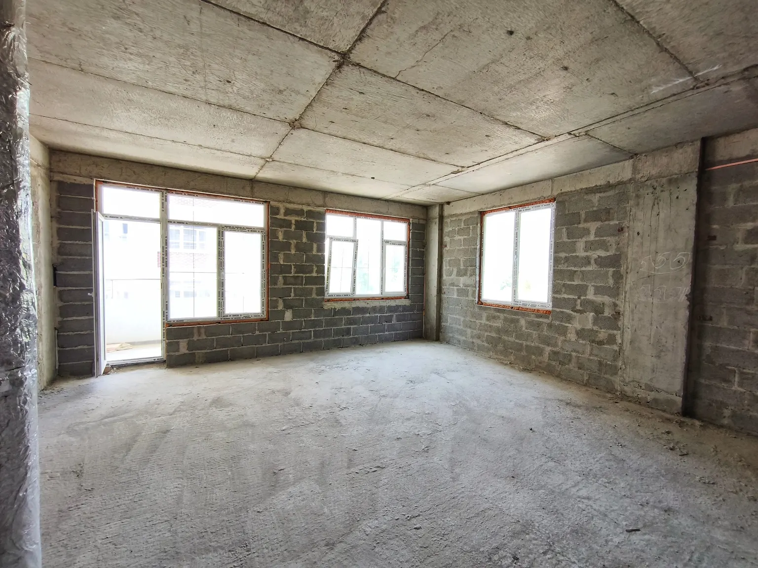 Продам квартиру под ремонт с тремя окнами в ЖК по 214 ФЗ - фото 4