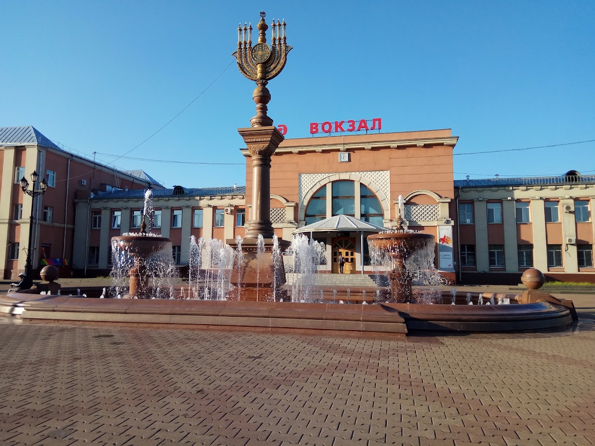 Фонтан и монумент «Менора» на Привокзальной площади