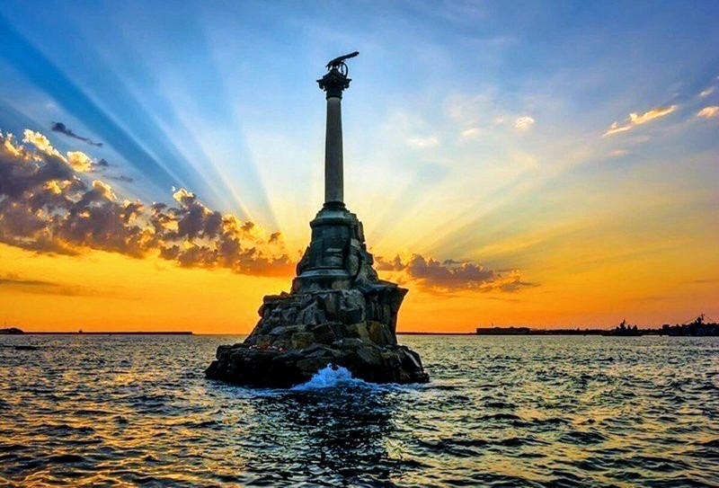 Памятник затопленным кораблям