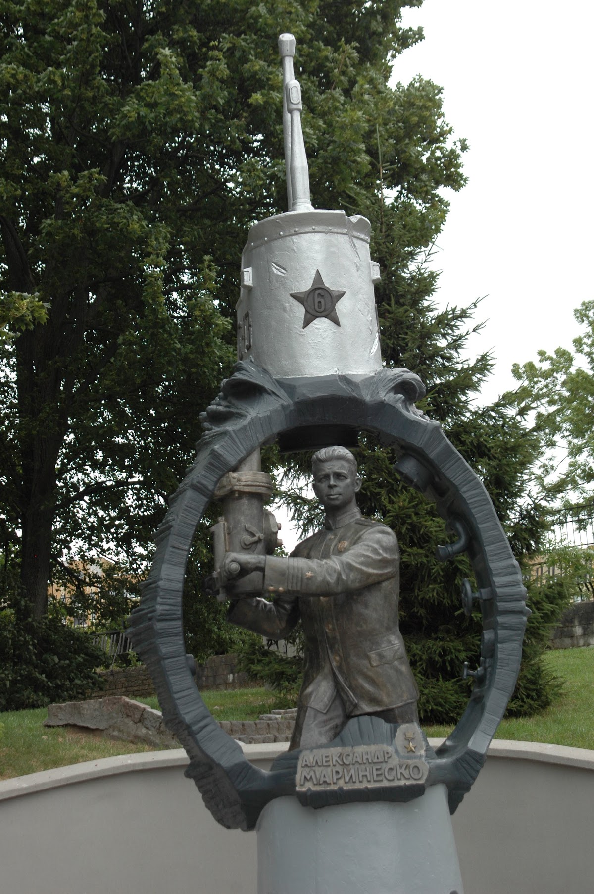 Памятник А.И. Маринеско