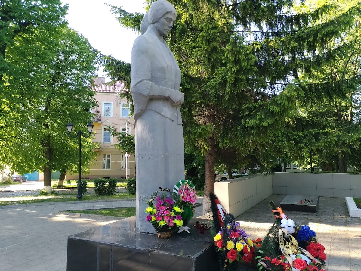 Мемориальный комплекс советским воинам с фигурой Родины-матери