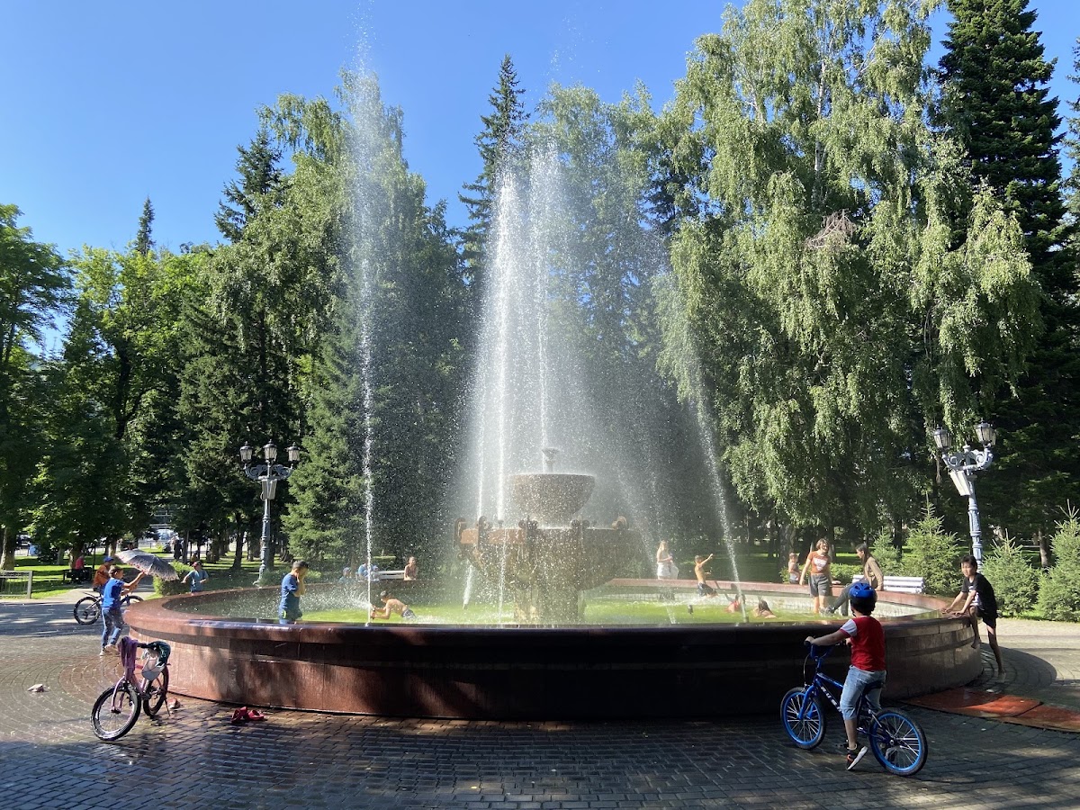 Городской парк культуры и отдыха на берегу Маймы