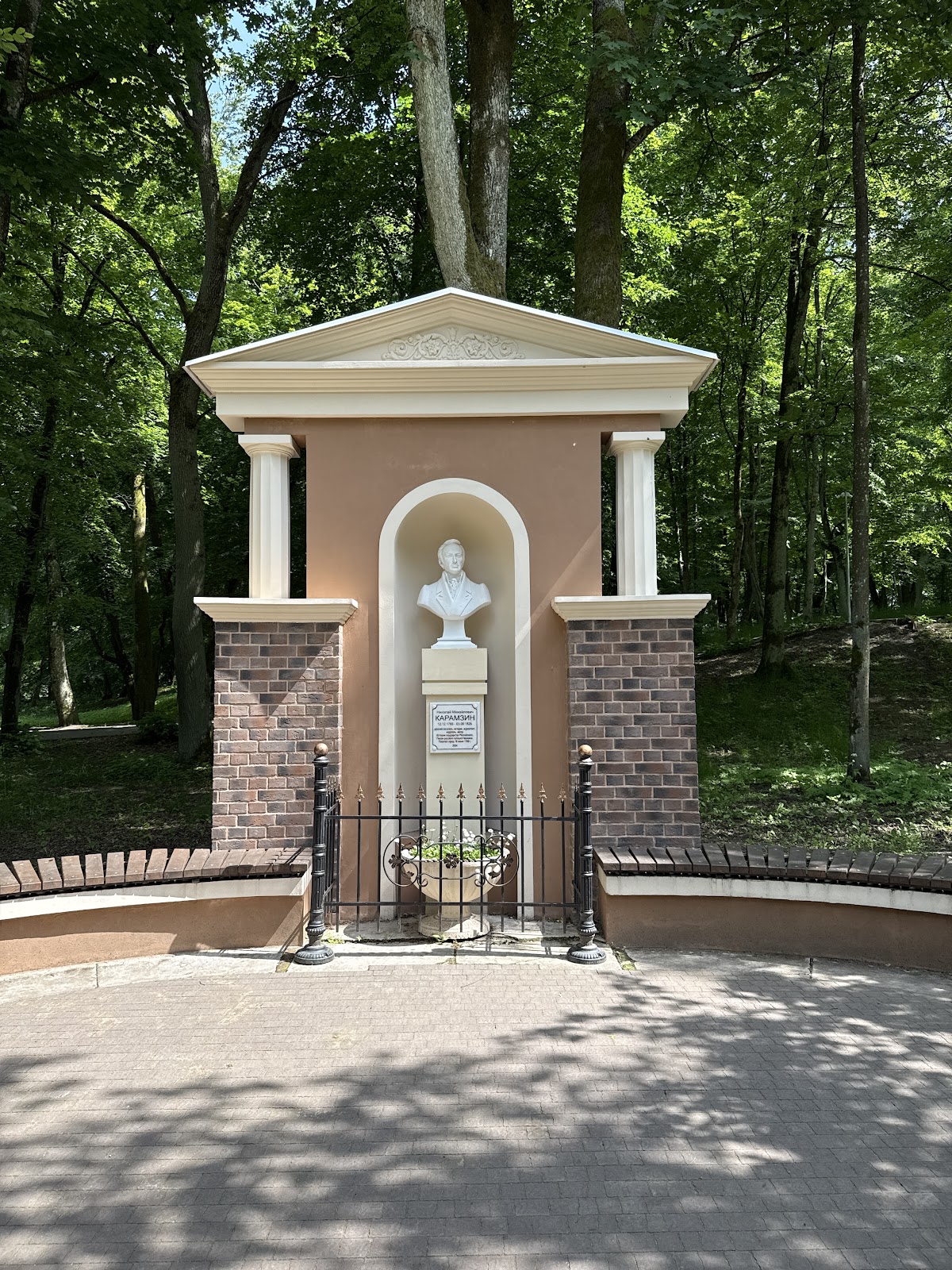 Памятник Адольфу Хайденрайху