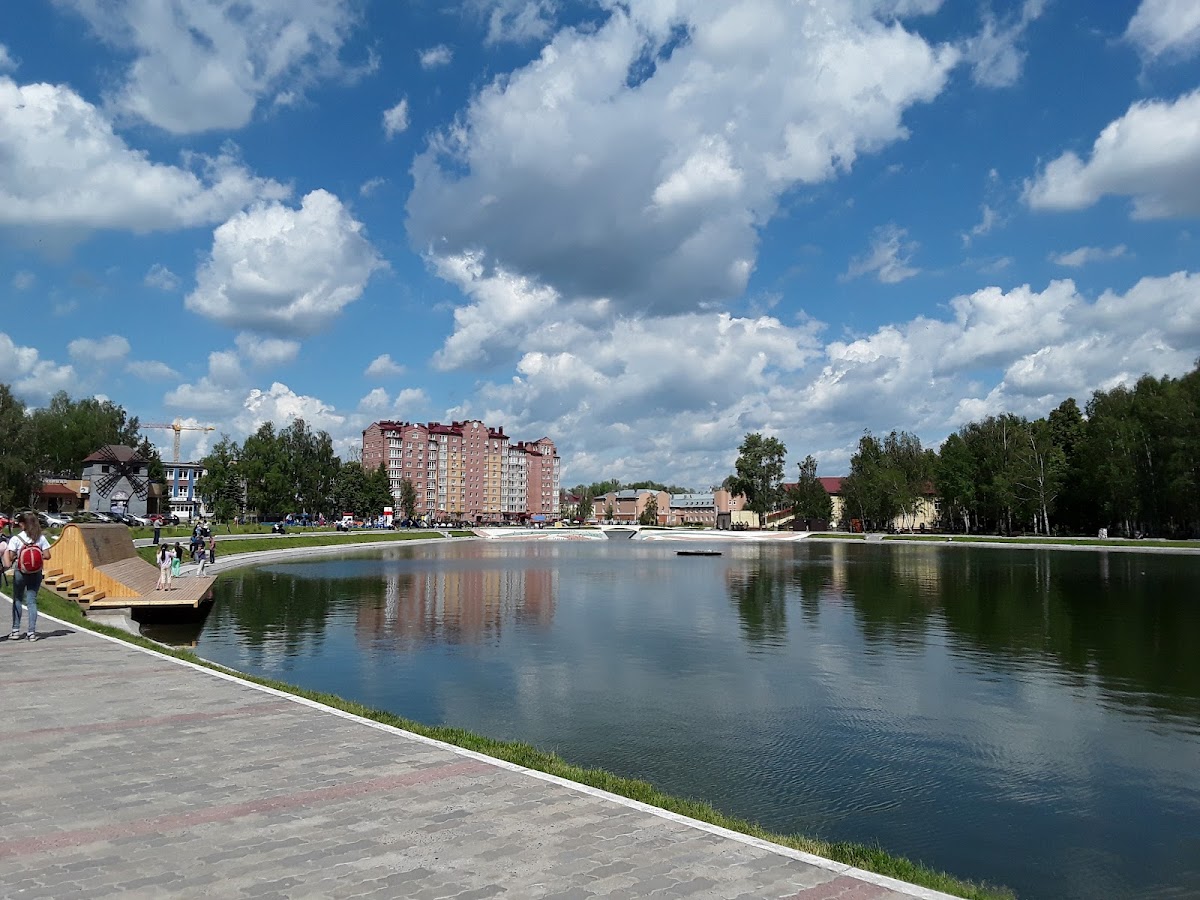 Набережная Волги и городское озеро