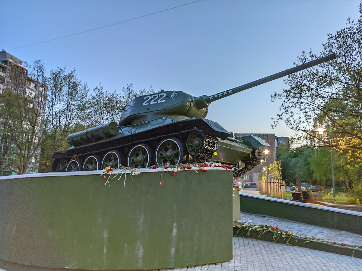 Памятник героям-танкистам