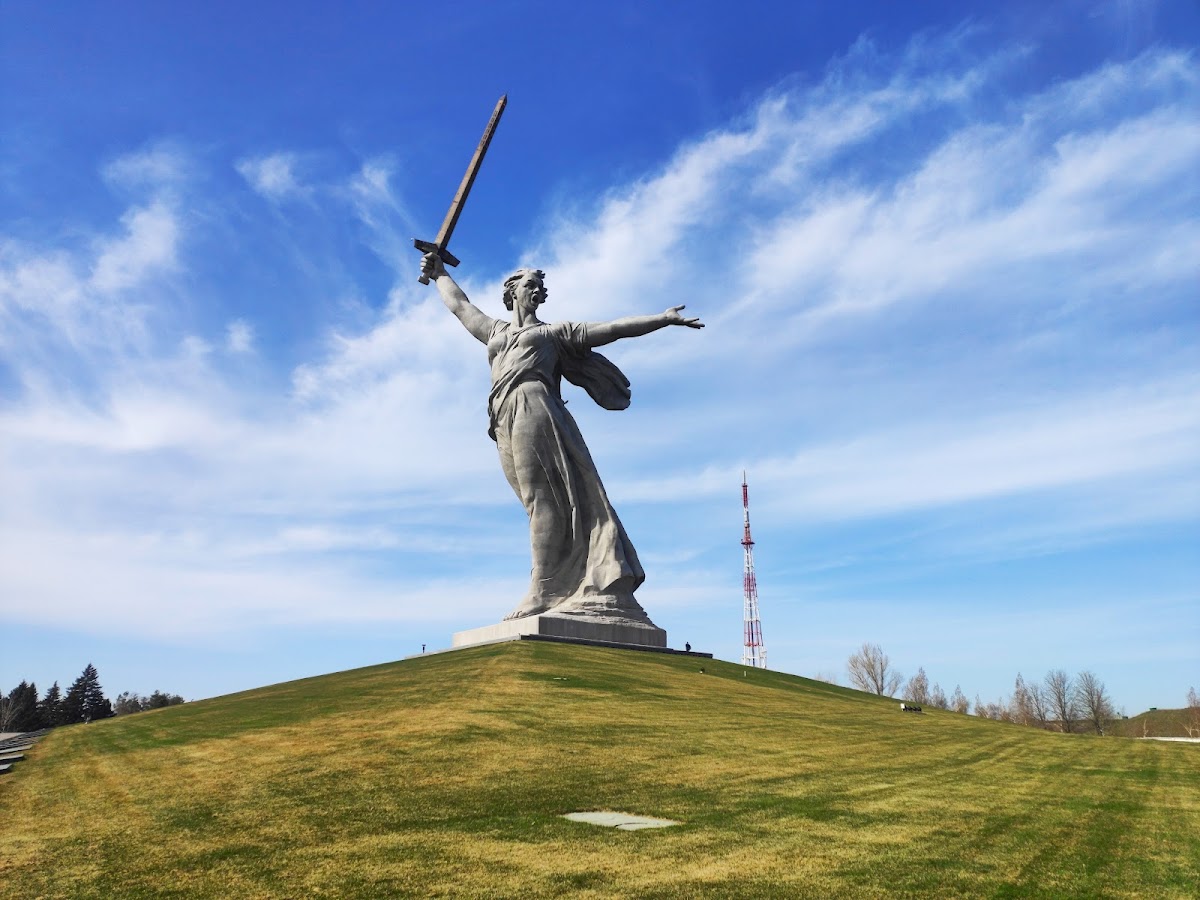 Мамаев курган и монумент «Родина-мать зовёт!»