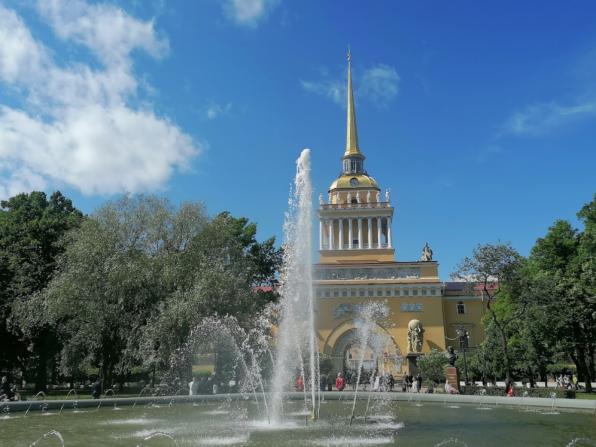 Музыкальный фонтан на площади Дворца культуры