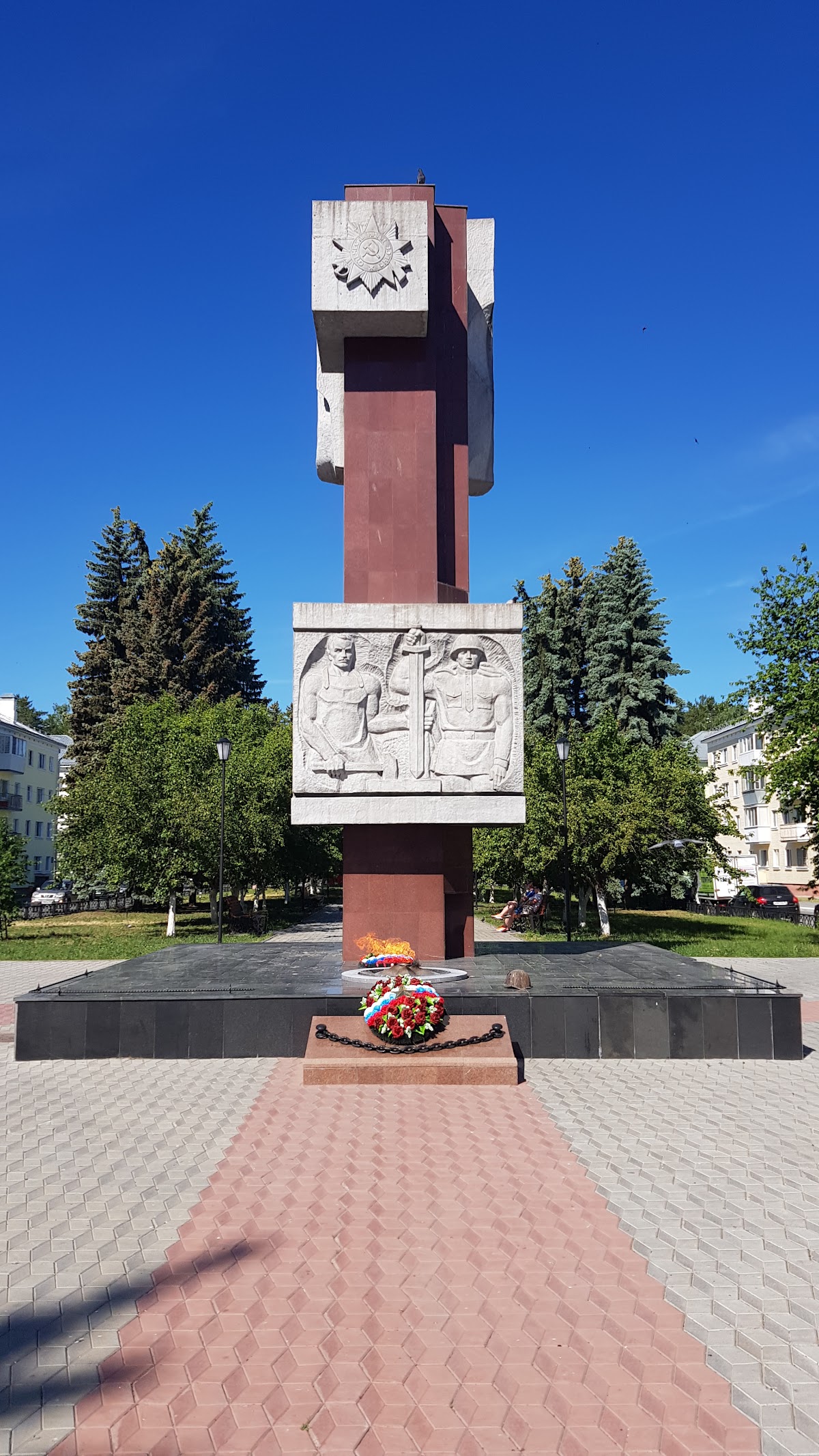 Обелиск «Стела Победы» и Вечный огонь