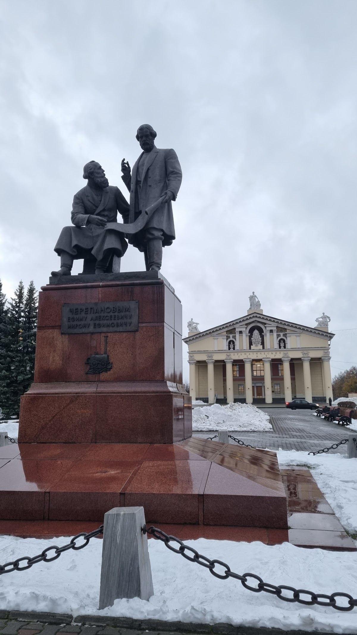Памятник Черепановым Ефиму Александровичу и Мирону Ефимовичу