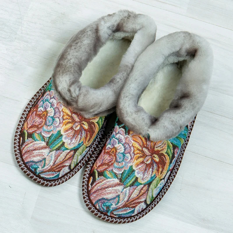 Чуни из овчины с гобеленом «Цветы»
