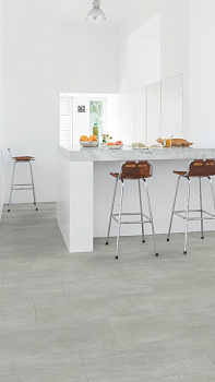 Плитка ПВХ Quick-Step Ambient Click AMCL40050 бетон теплый серый замковая (2,08 м.кв/уп)