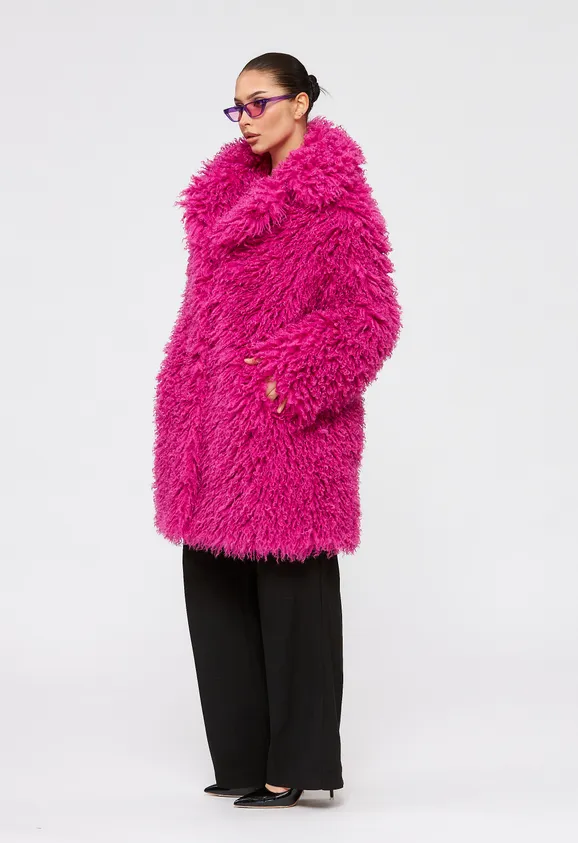 Фото Шуба из эко ламы фуксия с английским воротником - 4