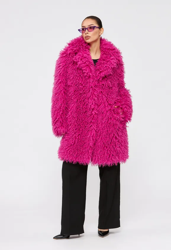 Фото Шуба из эко ламы фуксия с английским воротником - 3