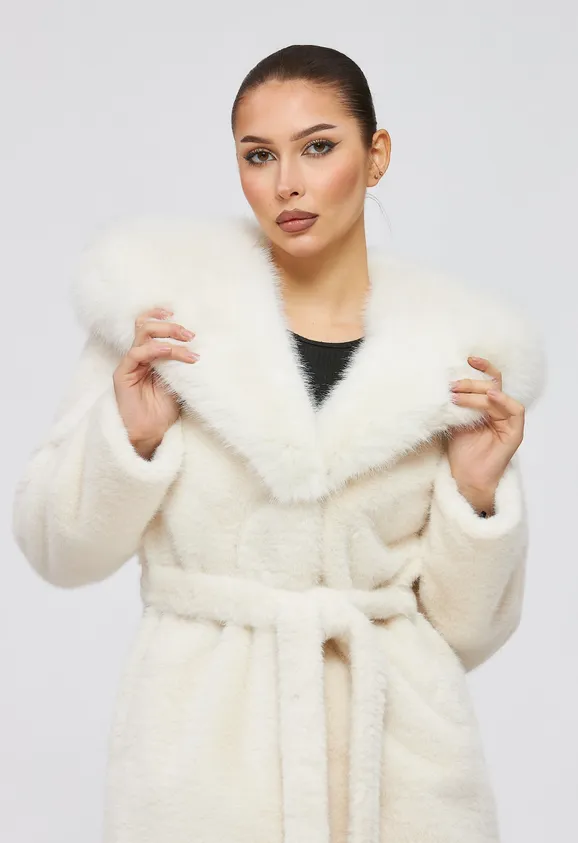 Фото Шуба из эко норки белая с капюшоном из белого эко песца - 6