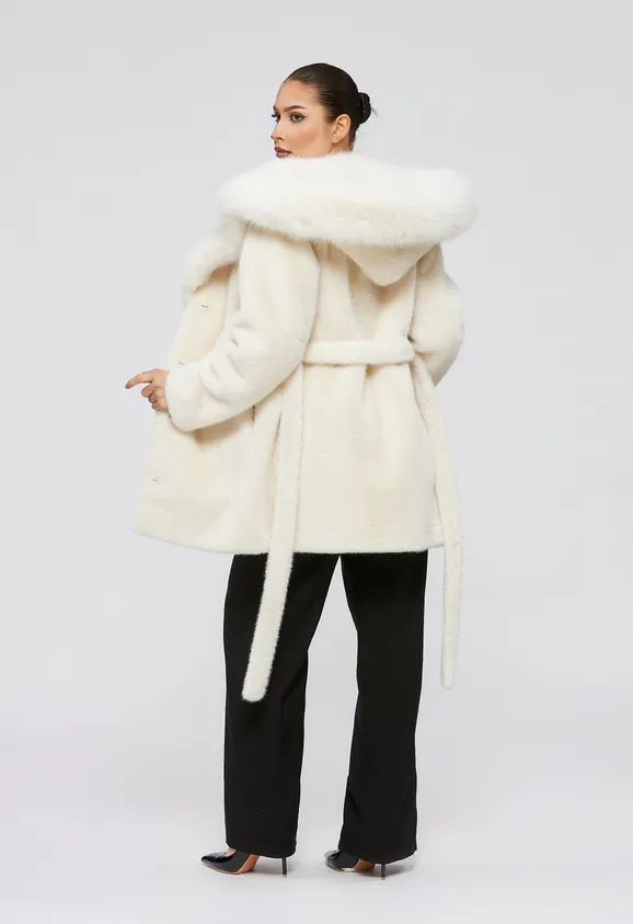 Фото Шуба из эко норки белая с капюшоном из белого эко песца - 9