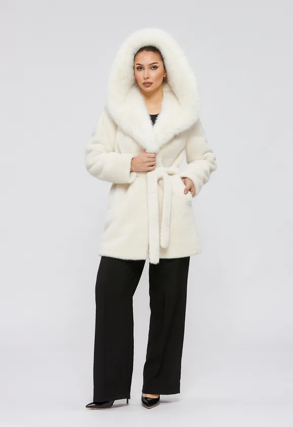 Фото Шуба из эко норки белая с капюшоном из белого эко песца - 5
