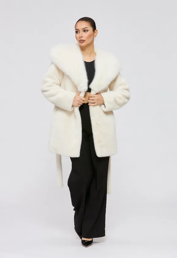 Фото Шуба из эко норки белая с капюшоном из белого эко песца - 3