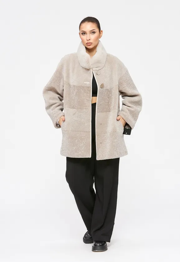 Фото Шуба из натурального астрагана жемчуг с воротником стойка из натуральной норки - 1