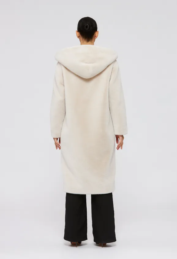 Фото Шуба из эко норки цвета жемчуг с капюшоном - 10