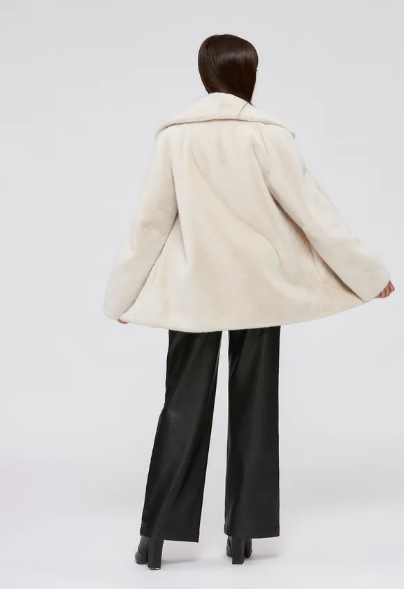 Фото Шуба из эко норки цвета жемчуг с английским воротником - 9