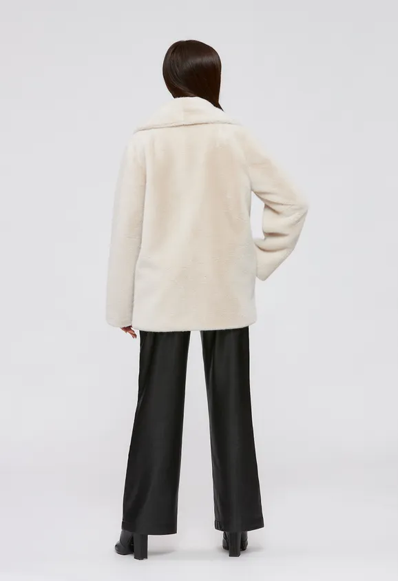 Фото Шуба из эко норки цвета жемчуг с английским воротником - 7