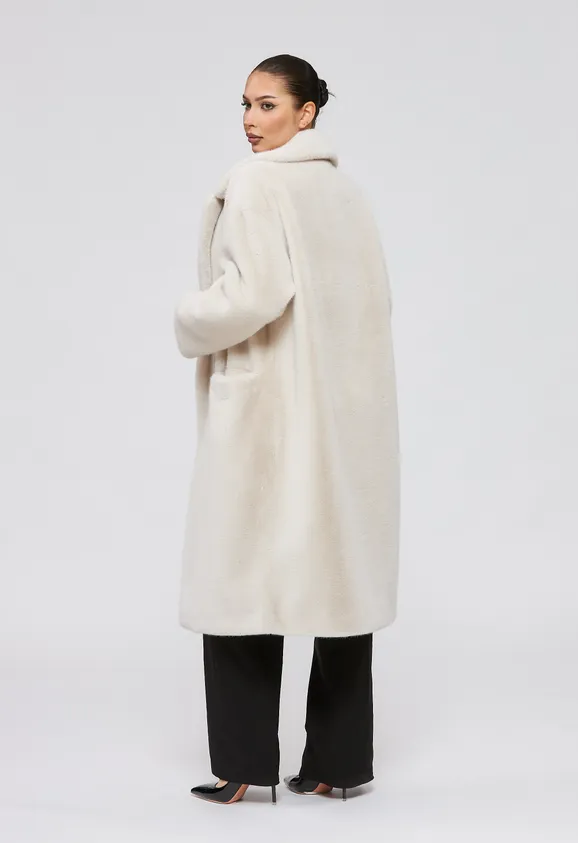 Фото Шуба из эко норки цвета жемчуг с английским воротником - 4