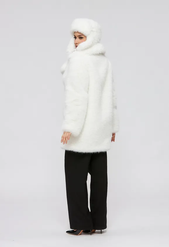 Фото Шуба из эко песца белая с английским воротником - 7