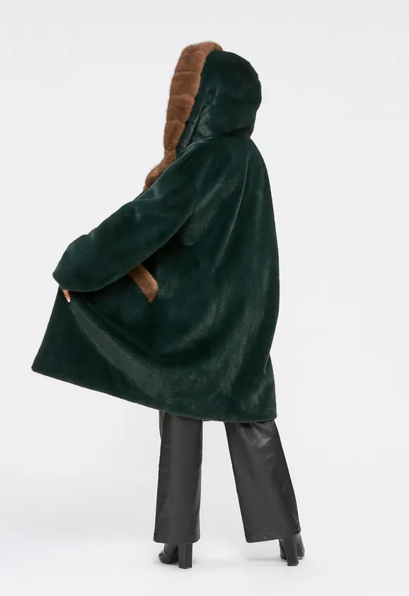 Фото Шуба из эко норки темно-зеленая с капюшоном - 9