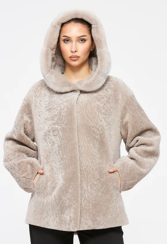 Фото Шуба из натурального астрагана жемчуг с капюшоном - 7