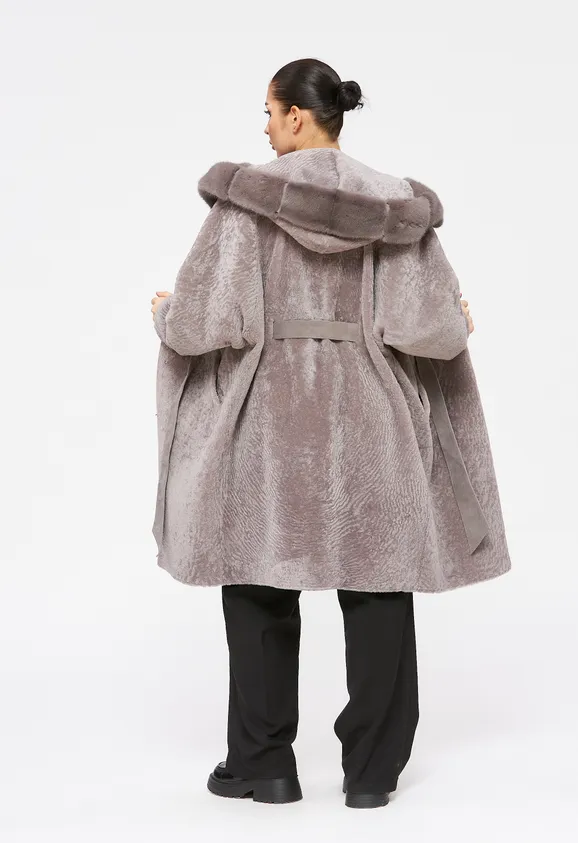 Фото Шуба из натурального астрагана лаванда с капюшоном из натуральной норки - 9