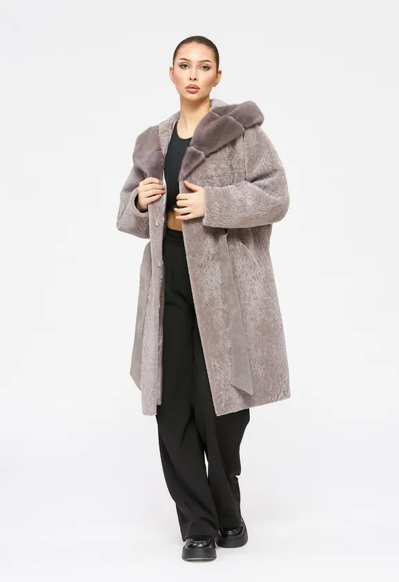 Фото Шуба из натурального астрагана лаванда с капюшоном из натуральной норки - 7