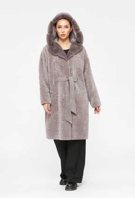 Фото Шуба из натурального астрагана лаванда с капюшоном из натуральной норки - 1