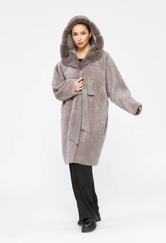 Фото Шуба из натурального астрагана лаванда с капюшоном из натуральной норки - 5