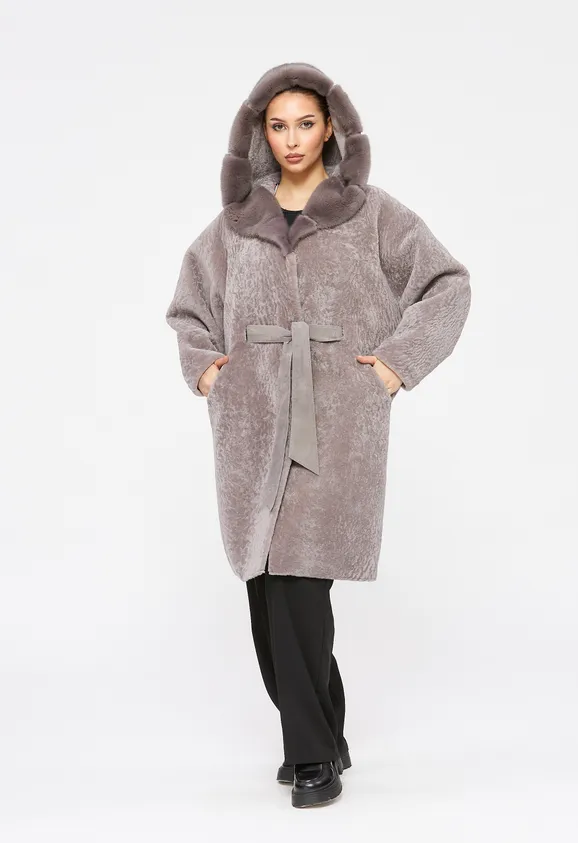 Фото Шуба из натурального астрагана лаванда с капюшоном из натуральной норки - 10