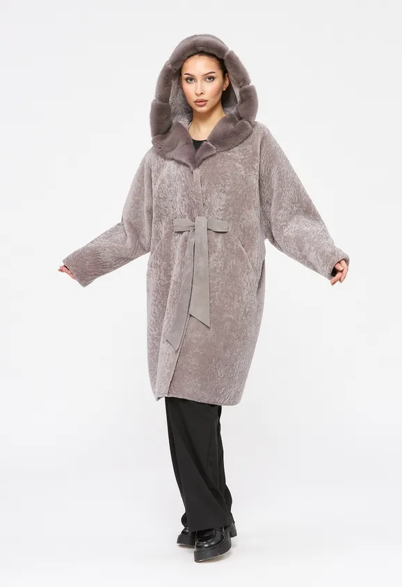 Фото Шуба из натурального астрагана лаванда с капюшоном из натуральной норки - 4
