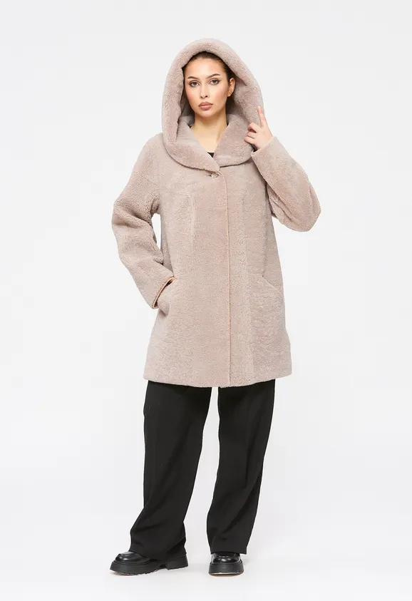 Фото Шуба из натурального астрагана керли пудра с капюшоном - 5