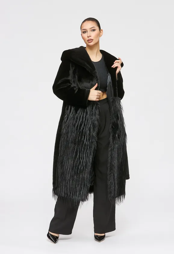 Фото Шуба из эко норки черная с капюшоном и отделкой эко страус - 1