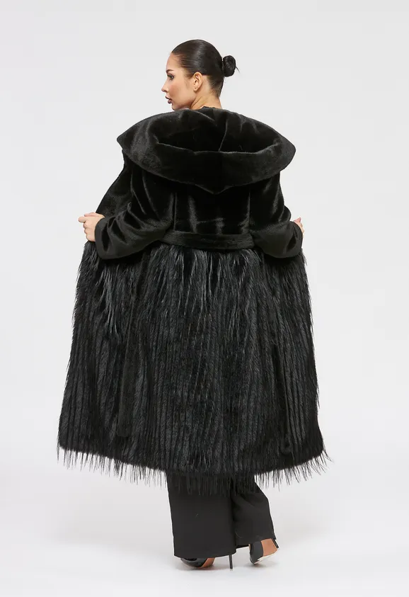 Фото Шуба из эко норки черная с капюшоном и отделкой эко страус - 9