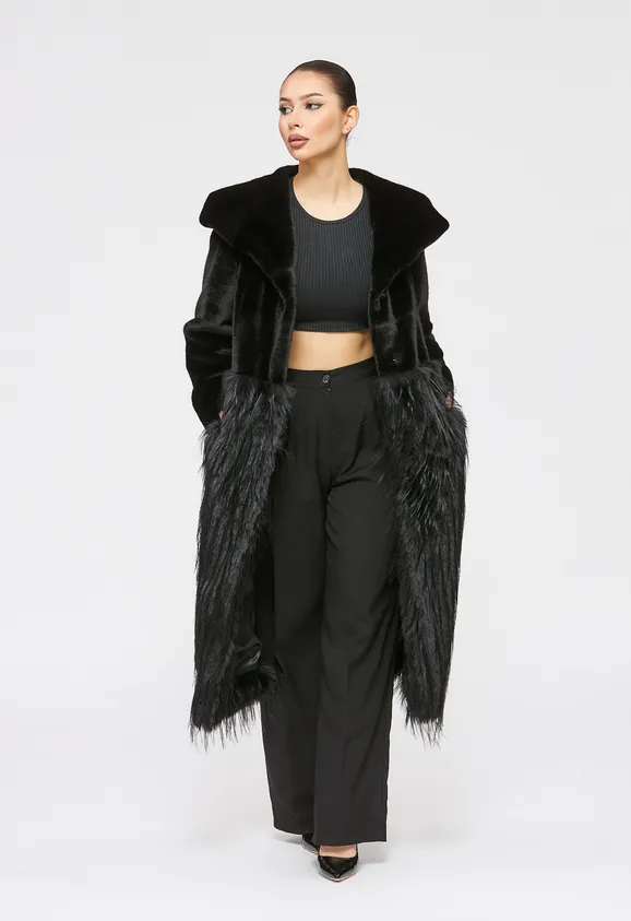 Фото Шуба из эко норки черная с капюшоном и отделкой эко страус - 2