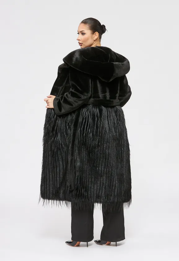 Фото Шуба из эко норки черная с капюшоном и отделкой эко страус - 3