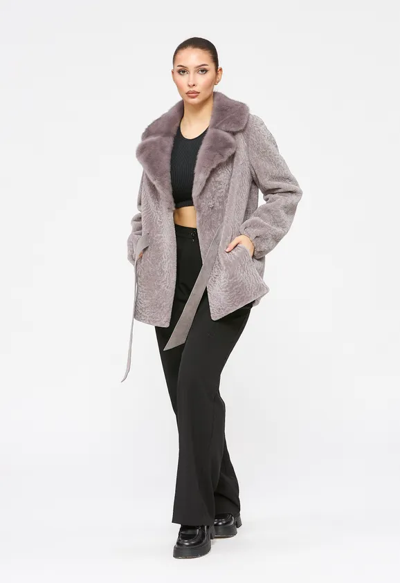 Фото Шуба из натурального астрагана лаванда с воротником из натуральной норки - 4