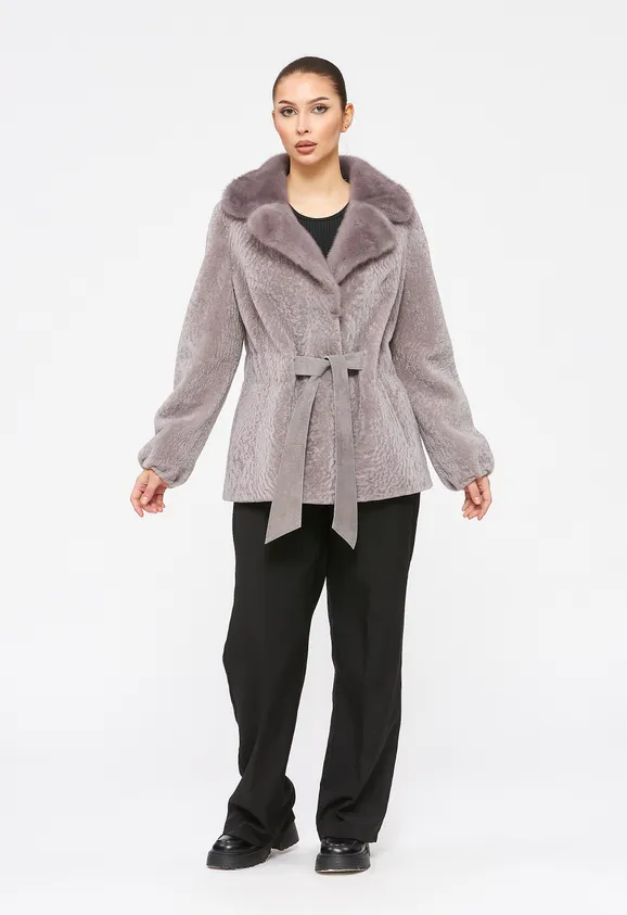 Фото Шуба из натурального астрагана лаванда с воротником из натуральной норки - 9