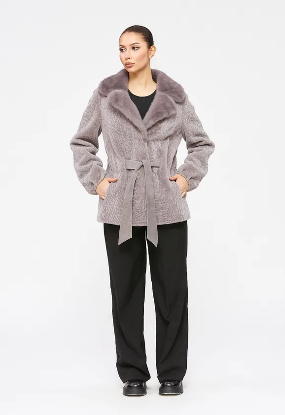 Фото Шуба из натурального астрагана лаванда с воротником из натуральной норки - 1