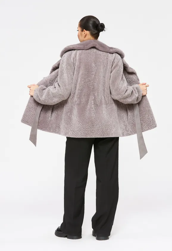 Фото Шуба из натурального астрагана лаванда с воротником из натуральной норки - 6